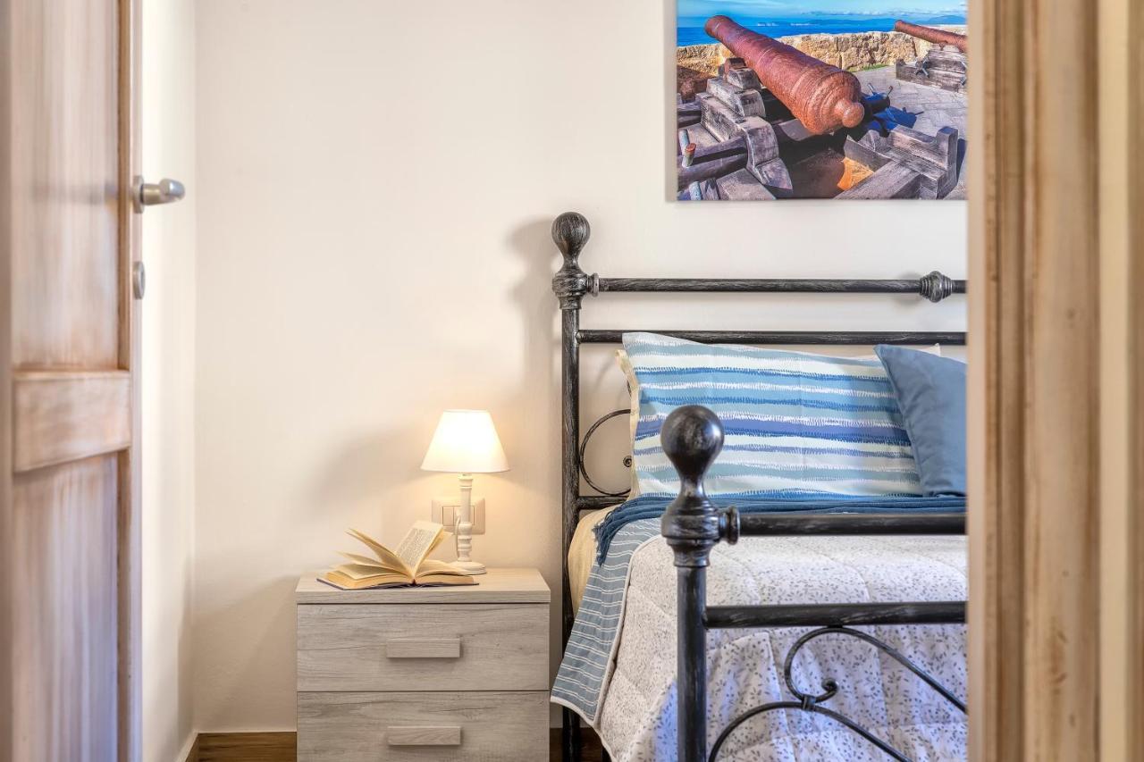 Pufferfish Apartment With Private Terrace อาลเกโร ภายนอก รูปภาพ