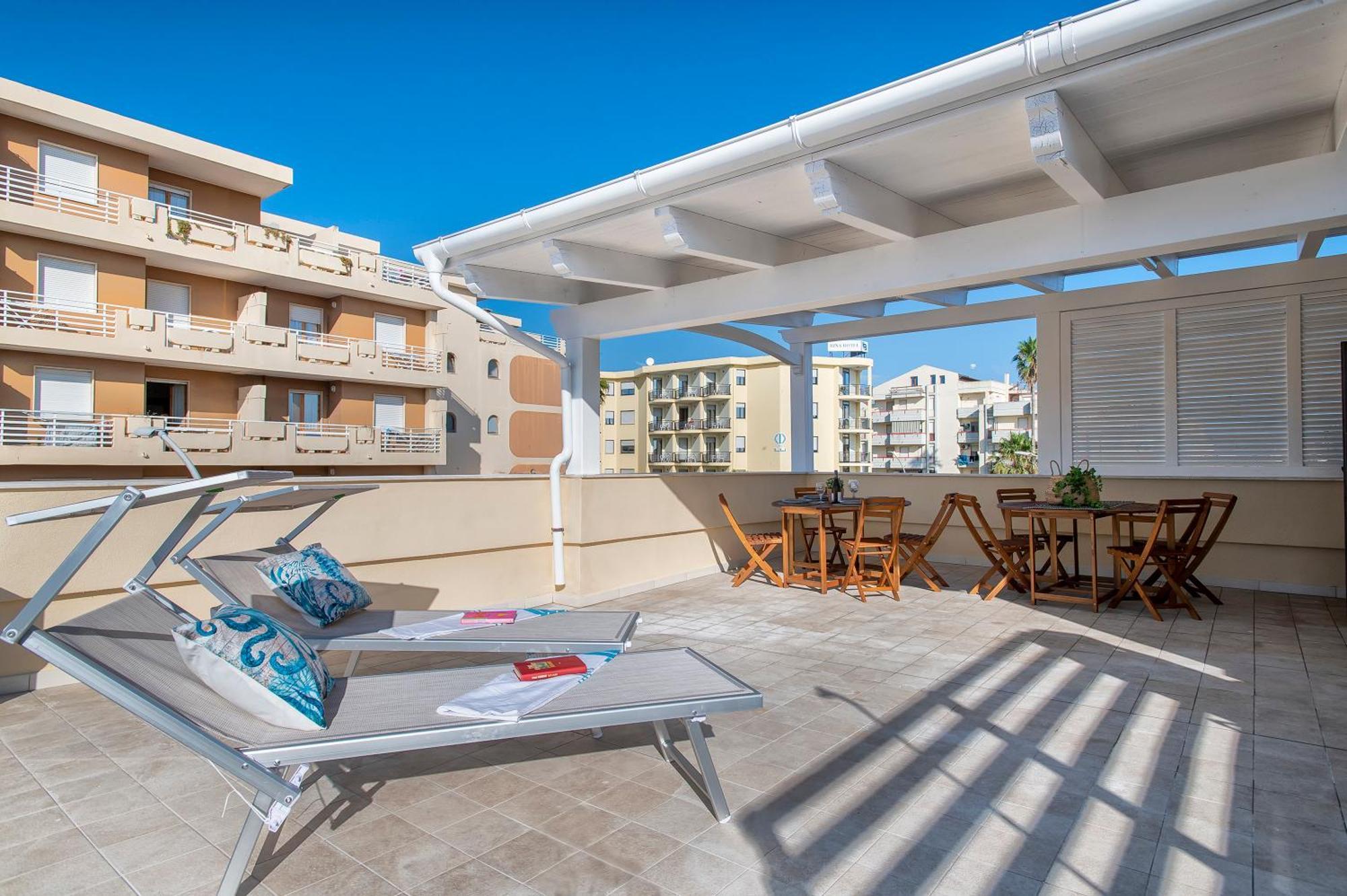 Pufferfish Apartment With Private Terrace อาลเกโร ภายนอก รูปภาพ